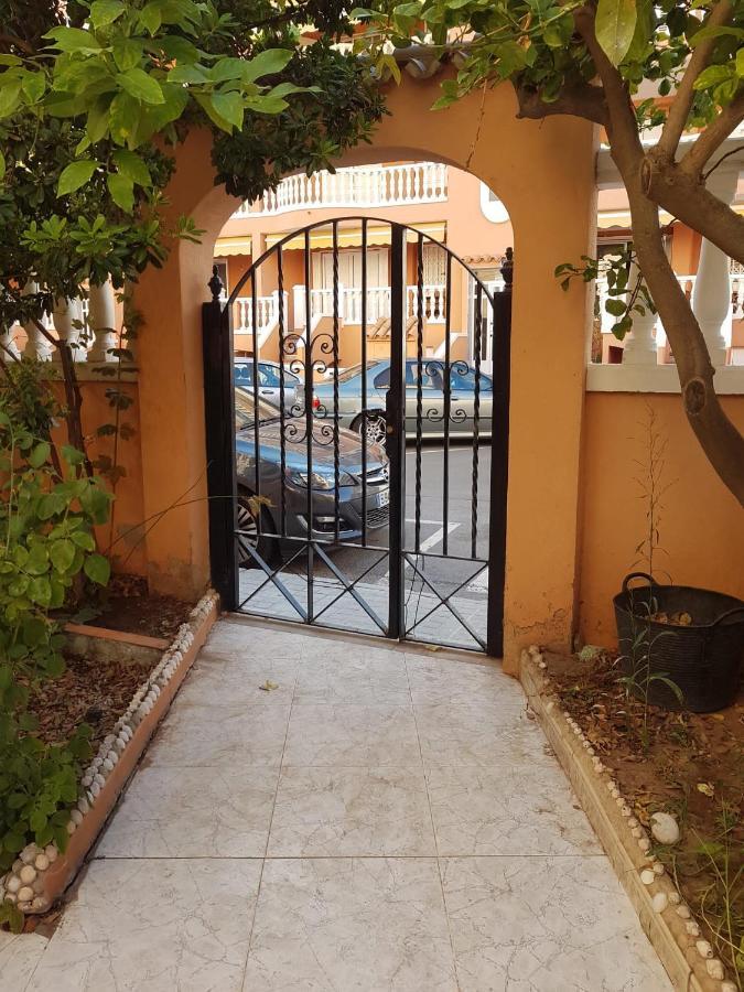 Beachfront Apartment With A Private Garden On The Ground Floor Moncófar Екстериор снимка